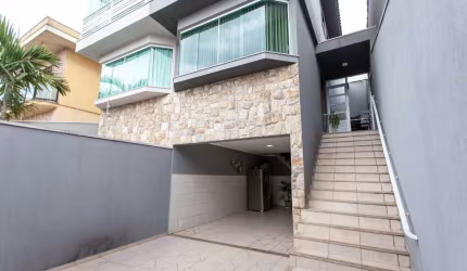 Confortável sobrado para venda com 3 quartos, sendo 1 suíte, 184m²