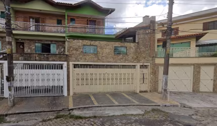 Funcional sobrado para venda com 3 quartos, sendo 1 suíte, 150m²