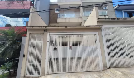 Funcional sobrado para venda com 3 quartos, sendo 3 suítes, 245.8m²