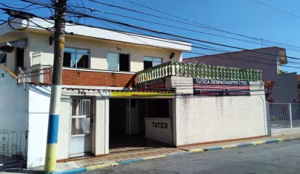 Confortável sobrado para venda com 3 quartos, sendo 1 suíte, 280m²