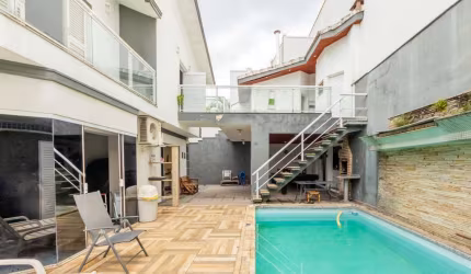 Aconchegante sobrado para venda com 4 quartos, sendo 3 suítes, 393m²
