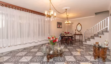 Versátil sobrado para venda com 3 quartos, 250m²