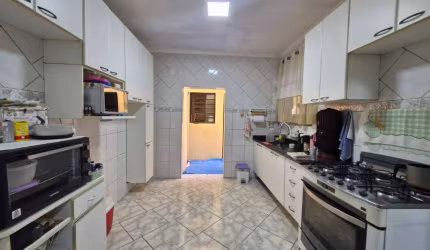 Elegante casa tipo para venda com 3 quartos, sendo 1 suíte, 154m²