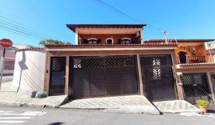 Sensacional sobrado para venda com 3 quartos, sendo 1 suíte, 215m²
