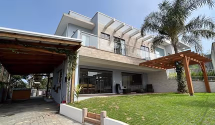 Casa Alto Padrão com Vista Mar em Penha/SC