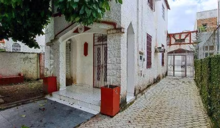 Casa em rua super tranquila na Barra