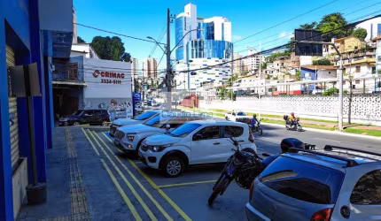 Loja com pé direito alto na Vasco da Gama!