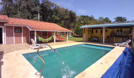 &amp;#10145; Chácara em ótima localização com chalé estilo Canadense!