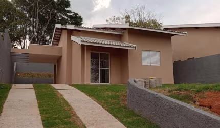 Casa recém-construída, pronta para financiar e usar o FGTS!