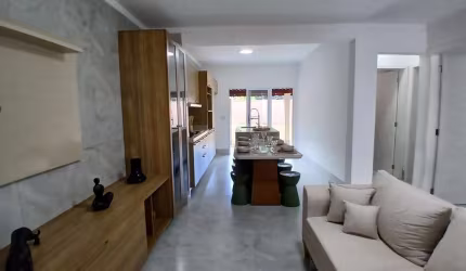 Linda casa com 2 DORMS, sala e cozinha mobiliada!
