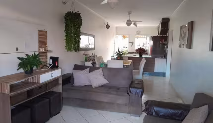 Casa de condomínio com suíte e área gourmet!