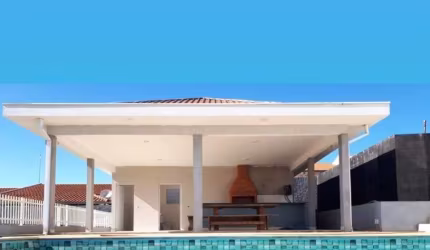Apartamento / Porteira fechada / Ao lado dos comércios