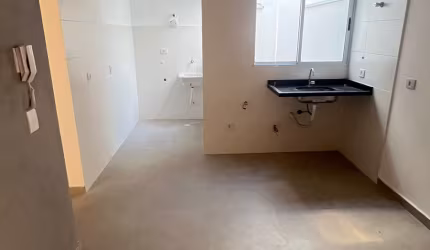 Apartamento de 02 Dormitórios com Varanda -