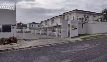 Casa à venda em condomínio na zona oeste