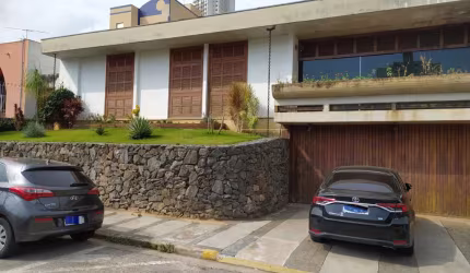 Casa Comercial para alugar com 437m2 no Jardim Faculdade - Sorocaba