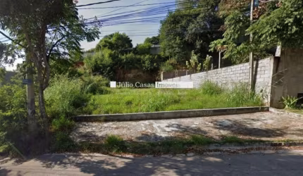 Terreno comercial plano em frente ao condomínio