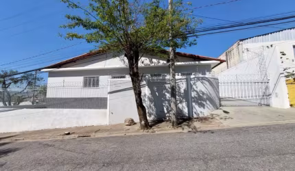 Casa comercial a venda e locação no Jardim Emília