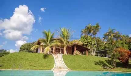 Sítio com 27000m² no bairro Aparecidinha