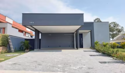 Casa a venda com 3 quartos, 248m2 no Condomínio Village Saint Charbel - Araçoiaba da Serra