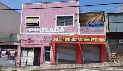 Casa comercial no Centro