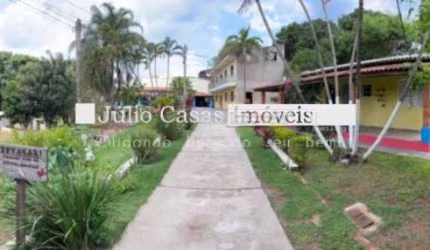 Excelente chácara com 4 casas e piscina
