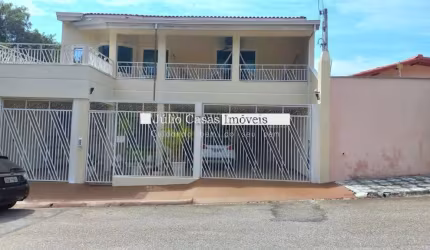 Casa á venda com 4 quartos em rua sem saída no Pq. Ouro Fino