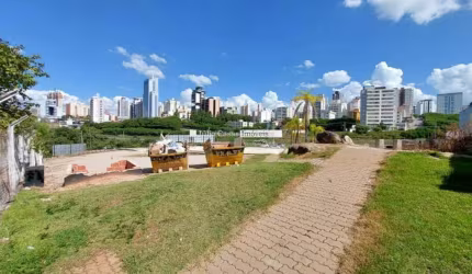 Terreno de 4570 m²  no bairro Campolim