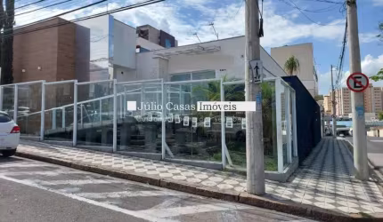 Salão comercial com 842 m² e estacionamento privativo
