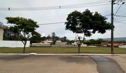 Terreno a venda em condomínio com 720 m²