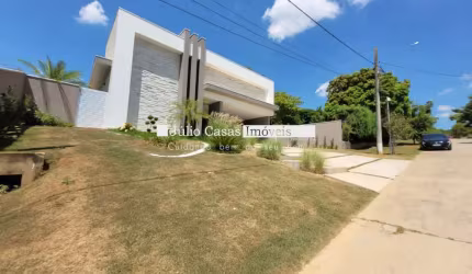Casa térrea à venda no Village da Serra