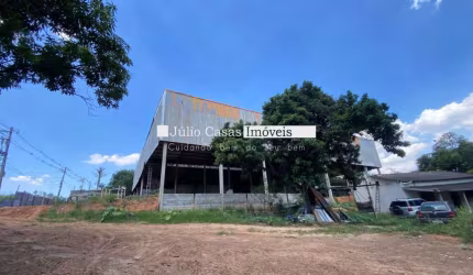 Galpão a venda com 1600m² de construção