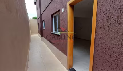 Casa 2 Dormitórios com Quintal