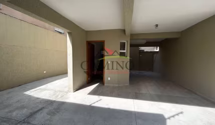 Sobrado Triplex à venda com 2 suítes, 90 m², no Vila Ligya, Guarujá/SP.