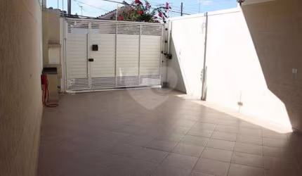 Sobrado com 3 quartos à venda em Vila Nivi - SP