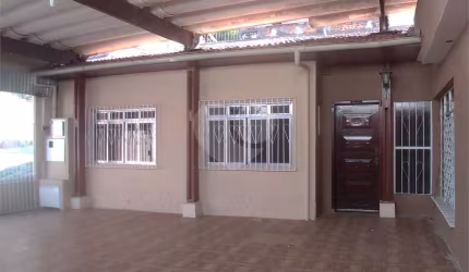 Casa térrea com 3 quartos à venda em Vila Santos - SP