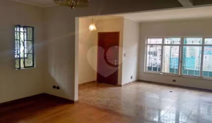 Casa térrea com 3 quartos à venda em Parada Inglesa - SP