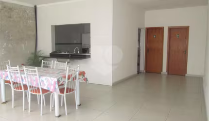 Prédio inteiro à venda em Santana - SP