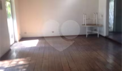 Casa com 4 quartos à venda em Jardim Leonor - SP