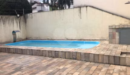 Condomínio com 3 quartos à venda em Conjunto Residencial Santa Terezinha - SP