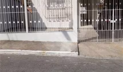 Casa térrea com 2 quartos à venda em Moinho Velho - SP