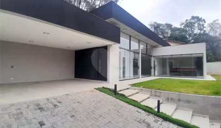 Condomínio com 3 quartos à venda ou para locação em Cumbari - SP