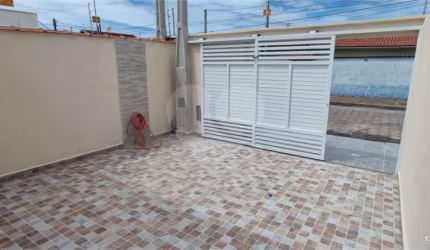 Casa térrea com 2 quartos à venda em Balneário Laranjeiras - SP