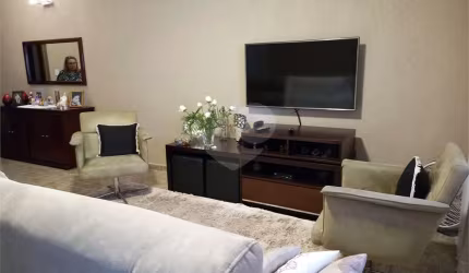 Sobrado com 4 quartos à venda em Vila Santos - SP