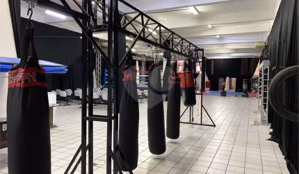Prédio inteiro à venda em Barra Funda - SP