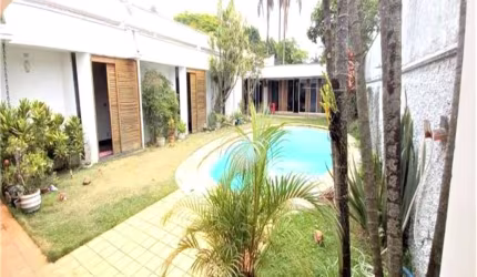Casa térrea com 4 quartos à venda em Parque Colonial - SP