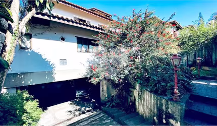 Casa com 4 quartos à venda em Pacaembu - SP