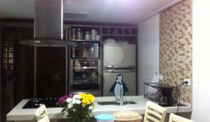 Condomínio com 2 quartos à venda em Vila Bertioga - SP