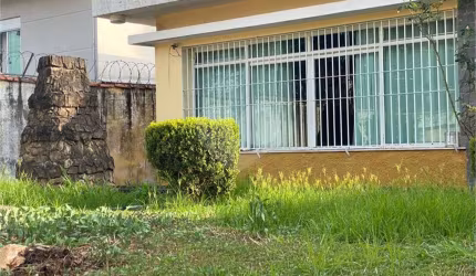 Casa térrea com 4 quartos à venda em Horto Florestal - SP