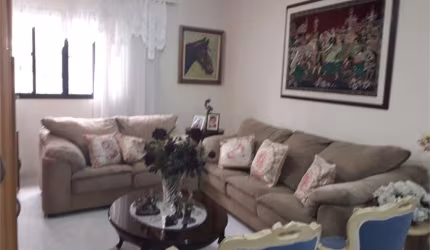 Casa com 6 quartos à venda em Vila Carrão - SP
