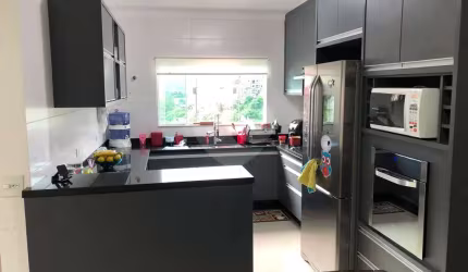 Sobrado com 3 quartos à venda em Barreiro - SP